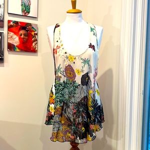 ✨Cute semi sheer top✨